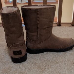 UGG Women's Tan Winter Boots